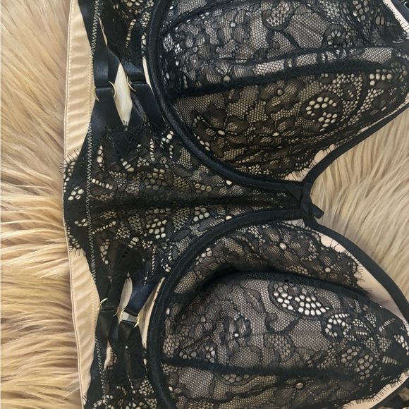 CACIQUE BLACK LACE BRA. - Picture 3 of 5